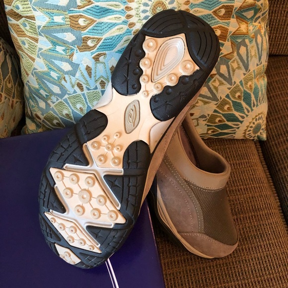 Size 10 Easy Spirit Explorer 24, worn once. - Picture 4 of 4